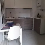 Monolocale Moderno. Recentemente Ristrutturato